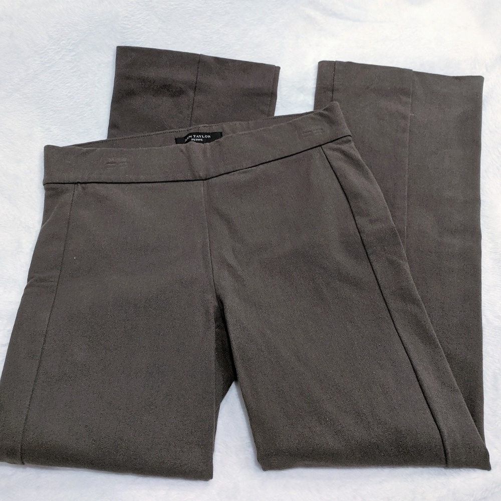 Ann Taylor army green cropped pants capris